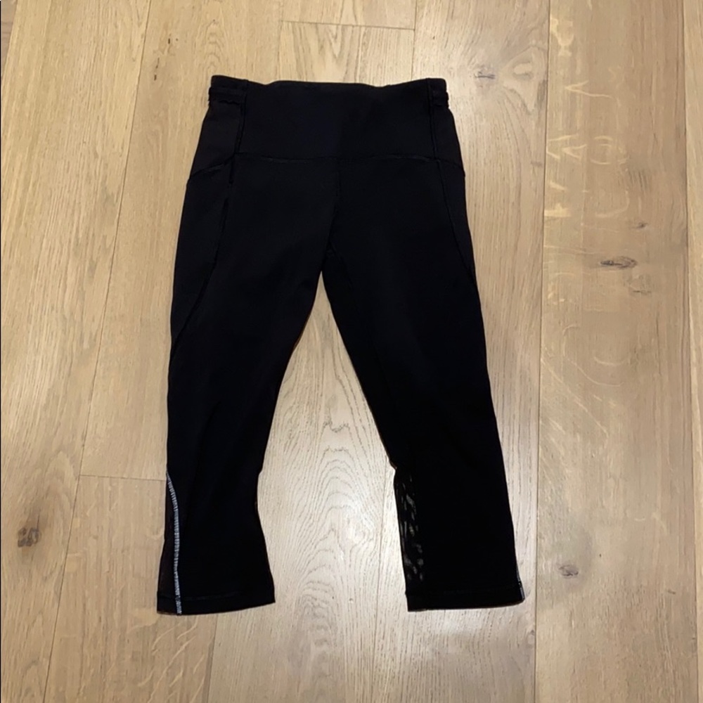 Black cropped Lululemon Leggings